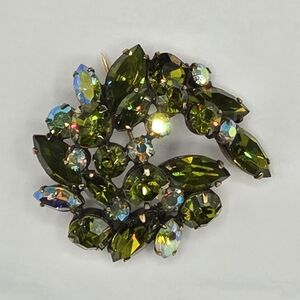 Vintage Signed Regency Green Flower Spray Layered Brooch Has Uranium Glass